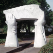 Skulptur von Michael Schoenholtz, 2003