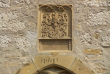 Wappen-Relief an der Pfarrkirche Kirchberg-Lendsiedel, 2004