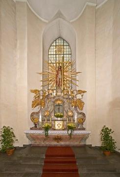Waldenburg: Schlosskirche St. Michael, Chor mit Altar 2005
