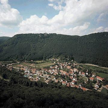 Echaztal: Blick vom Traifelbergfelsen auf Honau 1974