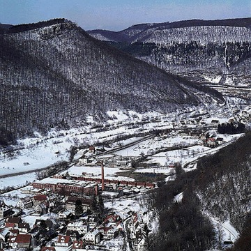 Echaztal: Blick vom Traifelberg auf Honau im Winter 1974