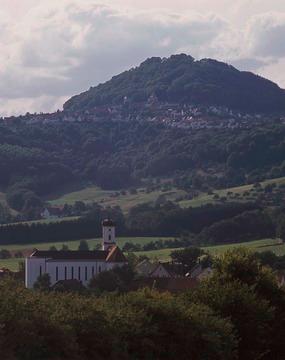Albvorland: Hohenstaufen mit Kirche Ottenbach 1992