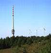 Funkturm mit Windkraftanlage auf der Hornisgrinde im Nordschwarzwald 1999