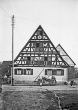 Filderstadt-Bernhausen: Kinder vor dem Fachwerkhaus in der Hinteren Gasse 1910