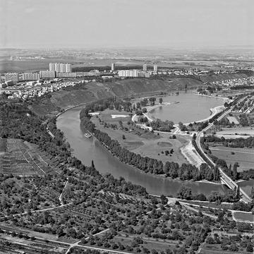 Stuttgart: Luftbild von Hofen mit Neckar 1972