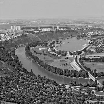 Stuttgart: Luftbild von Hofen mit Neckar 1972