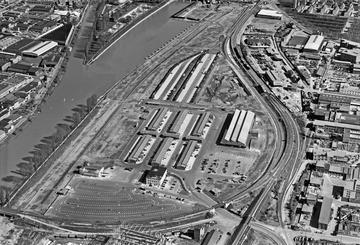 Stuttgart-Wangen: Luftbild vom Großmarkt mit Neckar mit Neckar 1957