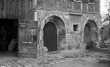 Unterensingen: 2 Torbögen im Klosterhof 1949