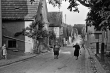 Rutesheim-Perouse: Dorfstraße mit Bäuerinnen 1951