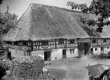 Hochdorf-Unteressendorf: Strohgedecktes Bauernhaus 1931