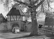 Weinstadt-Beutelsbach: Hof der Stiftskirche mit Torturm 1952