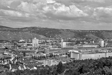 Stuttgart: Neckartal mit Hafen von der Wangener Höhe 1962
