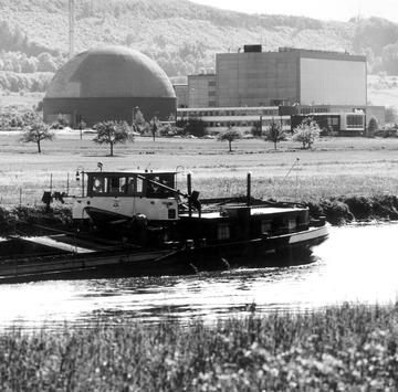 Obrigheim, Odenwaldkreis: Blick zum Kernkraftwerk über den Neckar 1973