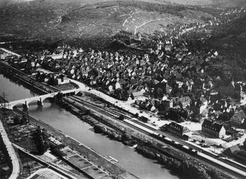 Stuttgart: Luftbild von Obertürkheim um 1929