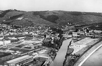 Stuttgart: Luftbild von Untertürkheim 1930