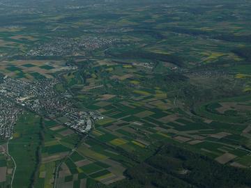 Illingen: Stadt mit Feldern, Luftbild 2007