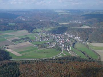 Sigmaringen-Gutenstein mit Donautal, von Südosten, Luftbild 2007