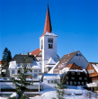 Schonach: Ortskern mit Kirche im Schnee, 1981