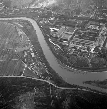 Esslingen-Mettingen: Industriegebiet mit Neckar, Luftbild 1952