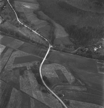 Straße zwischen Stuttgart-Riedenberg und Stuttgart- Birkach, Luftbild 1953