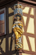 Erlenbach: Figurische Konsolen an einem Zierfachwerkhaus von 1710