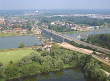 Karlsruhe-Maxau: Rheinbrücke (mit Eisenbahnbrücke) mit Jachthafen, Luftbild 1991