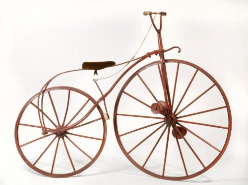 Fahrrad. Zweirad mit Tretkurbel am Vorderrad [Quelle: Heimatmuseum Reutlingen]