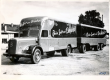 Ein von der Waggonfabrik Rastatt gefertigter Lastwagenkasten mit Anhänger für die Firma Deinhard um 1930 (WABW B 85 F 724-3)